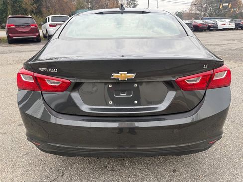 Used 2017 Chevrolet Malibu LT image 4