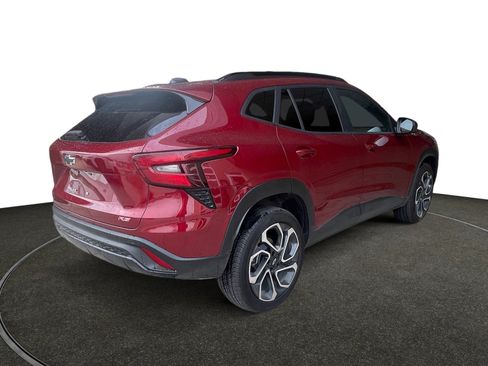 Used 2025 Chevrolet Trax RS w/ Driver Confidence Package image 6