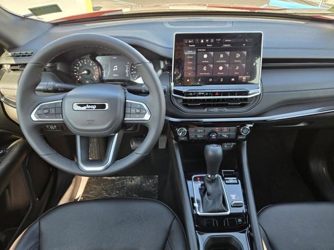 Used 2026 Jeep Compass Latitude image 6