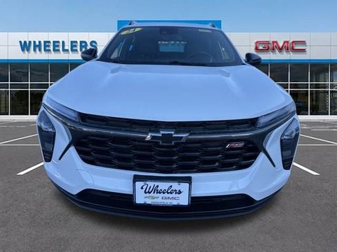 Certified 2024 Chevrolet Trax RS w/ Driver Confidence Package image 10