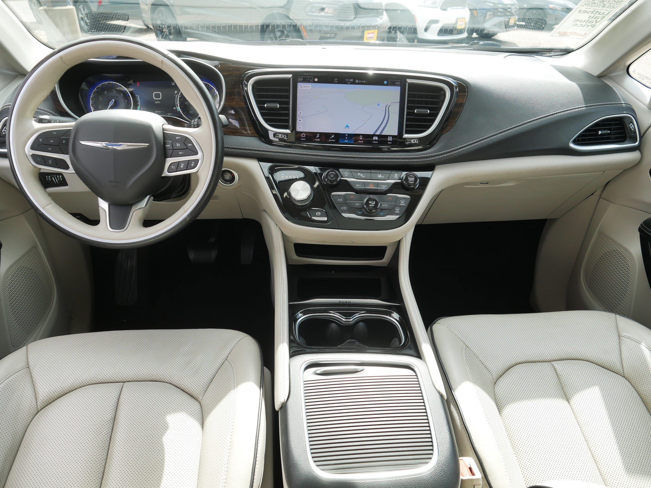 Used 2021 Chrysler Pacifica Limited AWD/4WD image 10