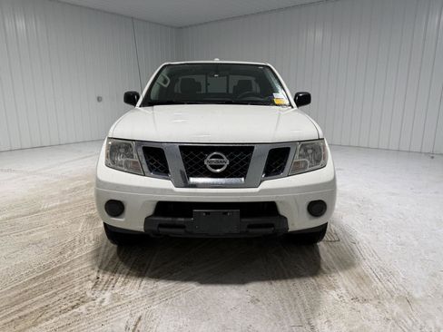 Used 2018 Nissan Frontier SV image 2