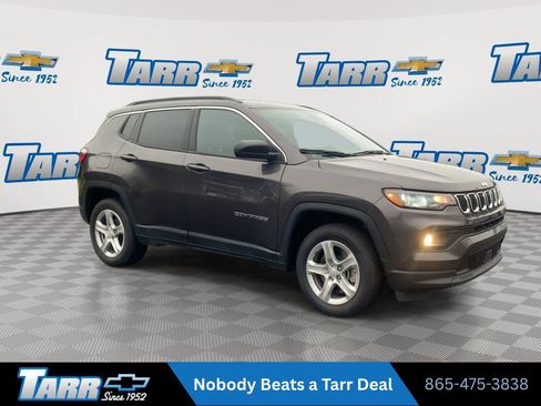 Used 2024 Jeep Compass Latitude AWD/4WD image 2