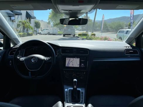 Used 2019 Volkswagen e-Golf SEL Premium image 13