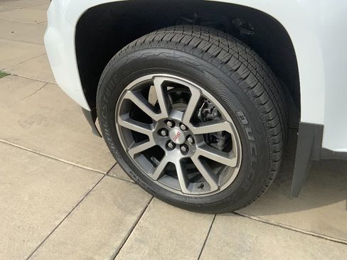 Used 2021 GMC Canyon Denali image 32