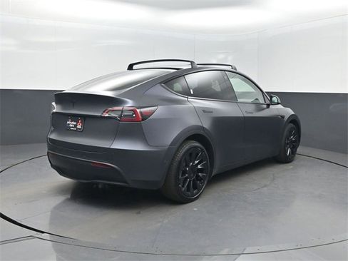 Used 2021 Tesla Model Y Long Range image 28