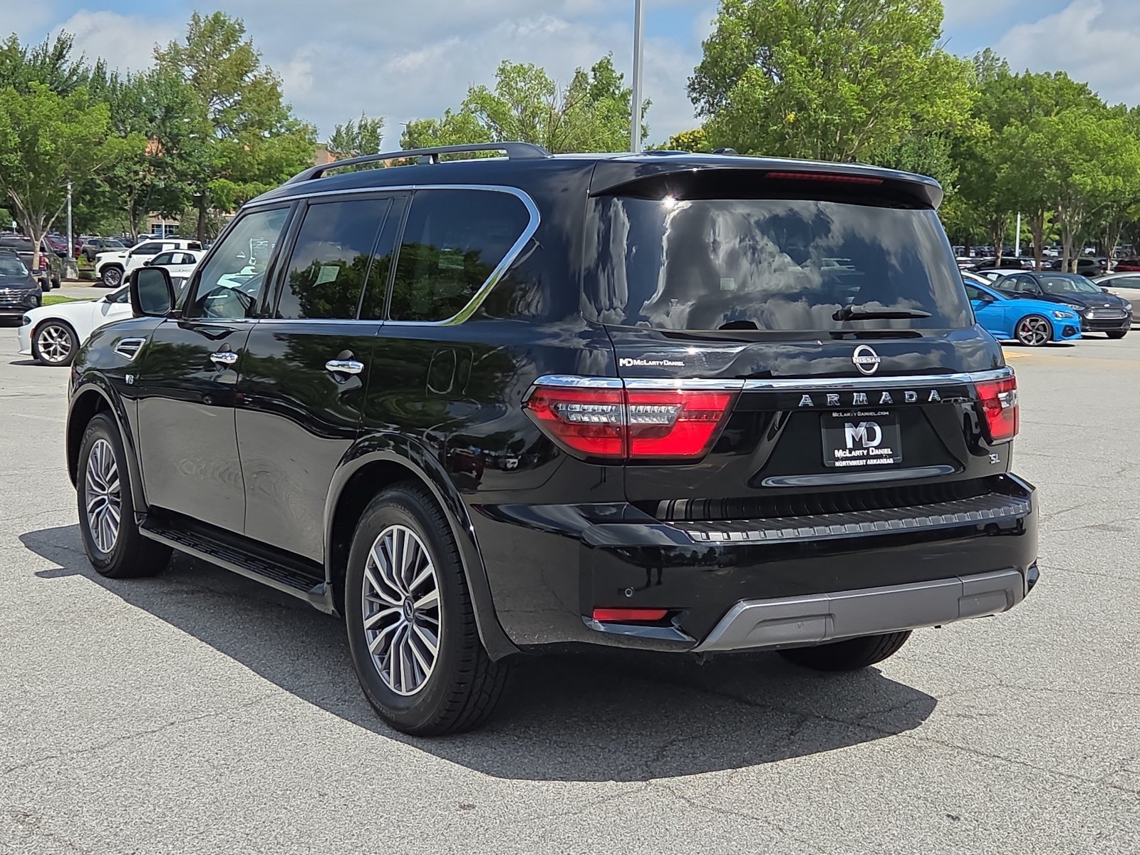Used 2022 Nissan Armada SL w/ Captain's Chairs Package AWD/4WD image 4