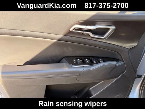 Used 2025 Kia Sportage EX image 17