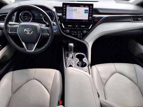 Used 2023 Toyota Camry XLE FWD image 5
