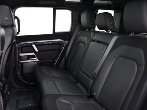 Used 2023 Land Rover Defender 110 X-Dynamic SE image 21