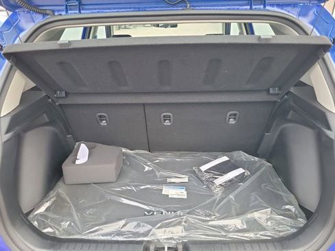 Used 2025 Hyundai Venue Limited image 9
