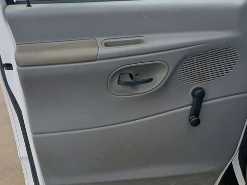 Used 2006 Ford E-350 and Econoline 350 Super Duty image 6