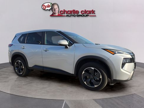 Certified 2025 Nissan Rogue SV FWD image 8