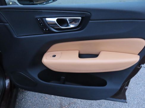 Used 2018 Volvo XC60 T6 Inscription w/ Luxury Seat Package image 19