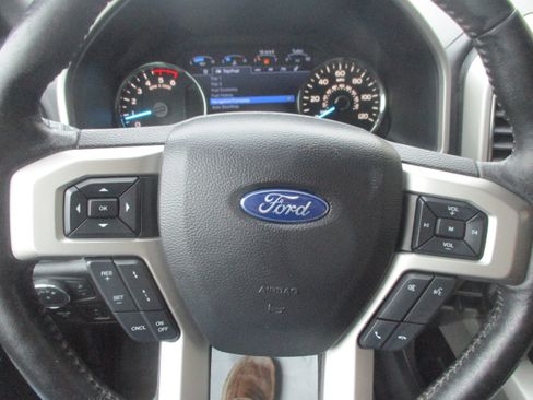 Used 2018 Ford F150 Lariat w/ Equipment Group 502A Luxury image 31