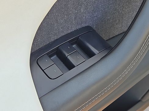 Used 2022 Tesla Model X AWD/4WD image 21