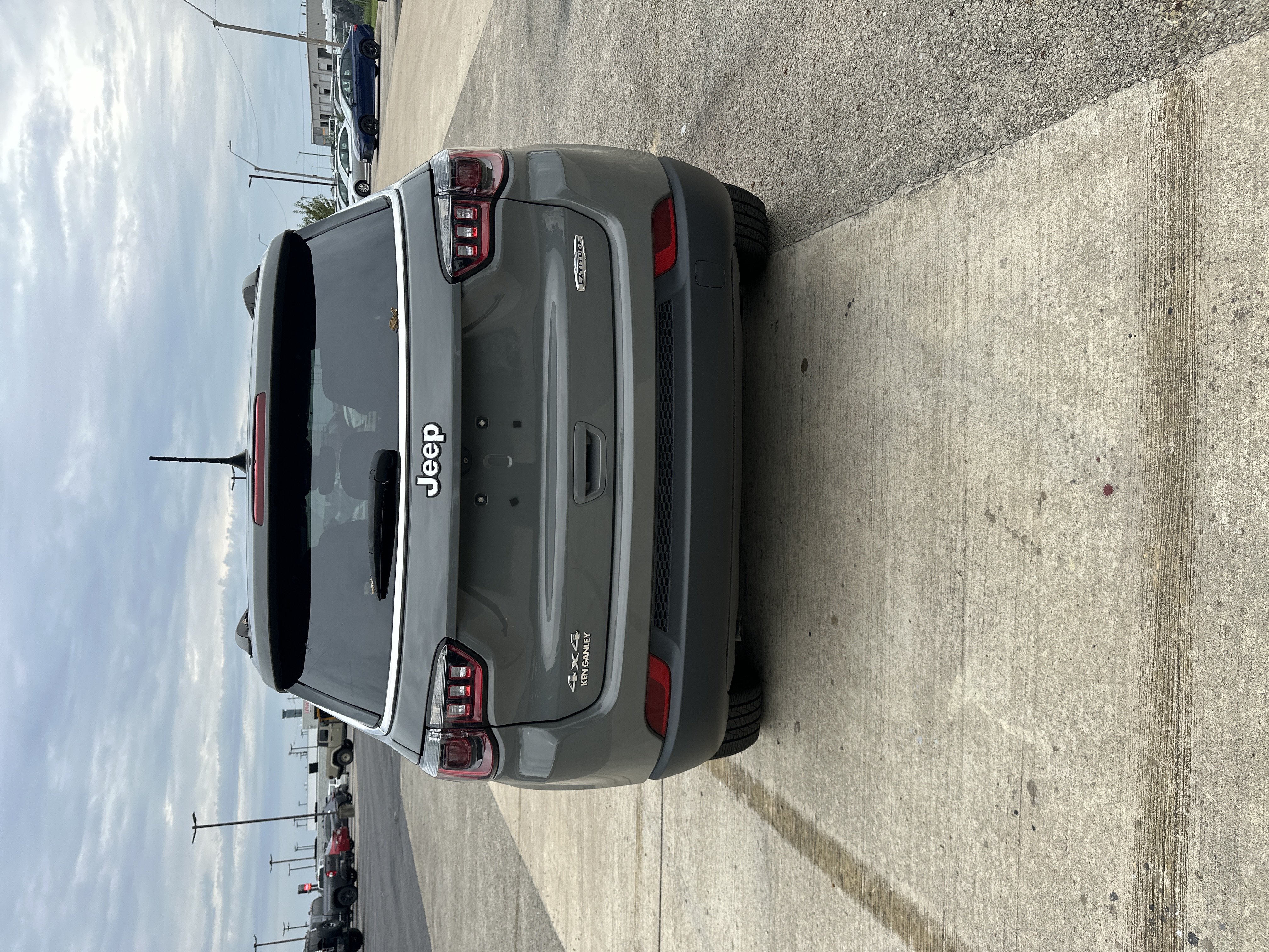 Used 2023 Jeep Compass Latitude w/ Convenience Group AWD/4WD image 4
