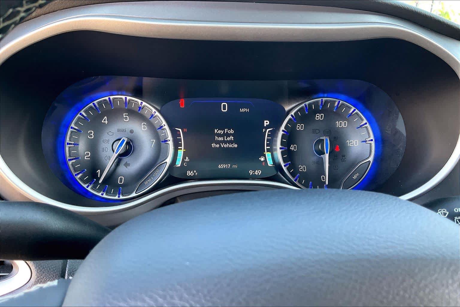 Used 2025 Chrysler Pacifica Select FWD image 21
