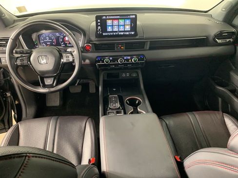 Used 2025 Honda Pilot Black Edition image 39