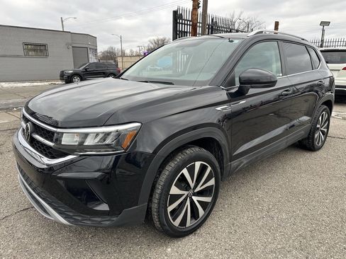Used 2022 Volkswagen Taos SE image 3