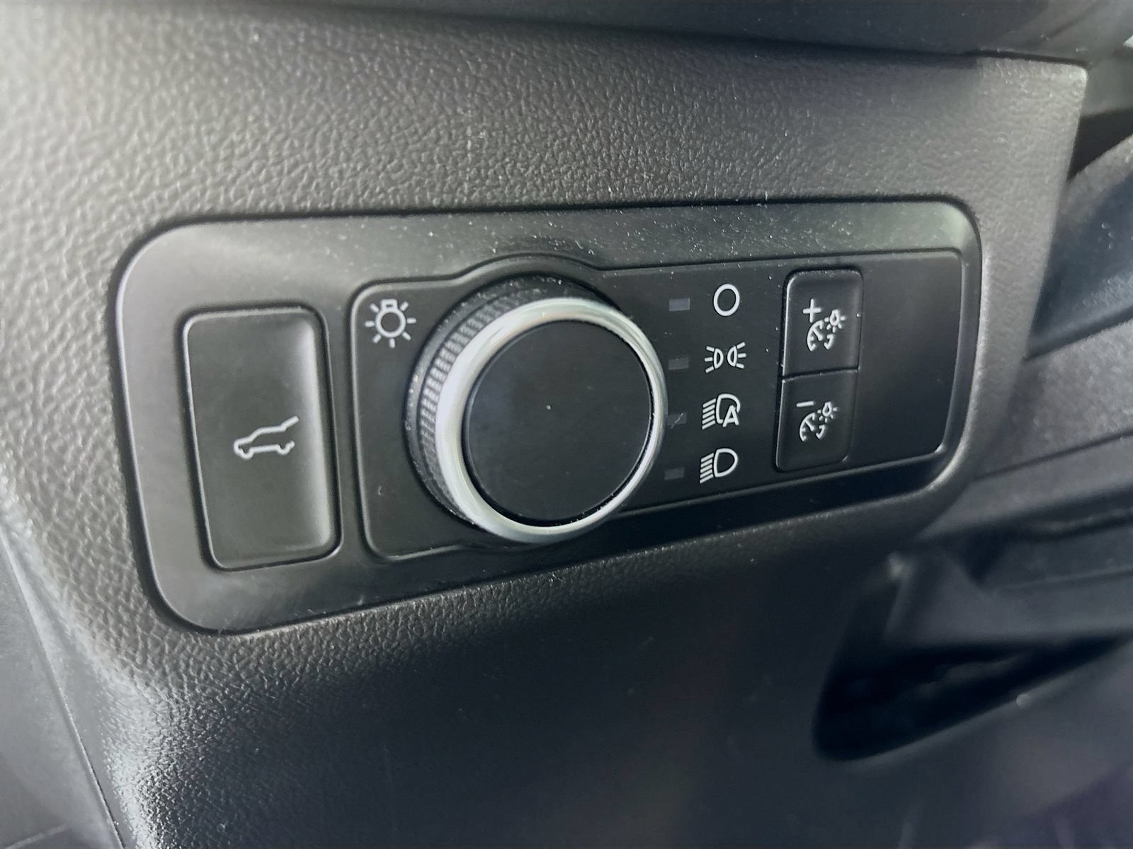 Used 2022 Ford Escape SE w/ SE Sport Appearance Package FWD image 10
