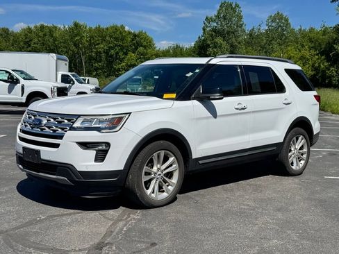 Used 2018 Ford Explorer XLT w/ Equipment Group 202A AWD/4WD image 2