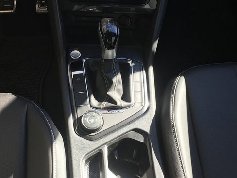 New 2024 Volkswagen Tiguan SE R-Line image 13