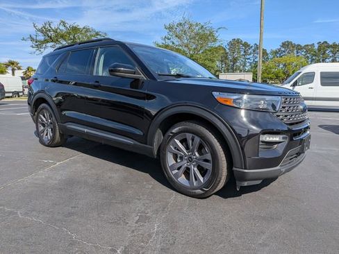 Used 2022 Ford Explorer XLT w/ Equipment Group 202A RWD image 3