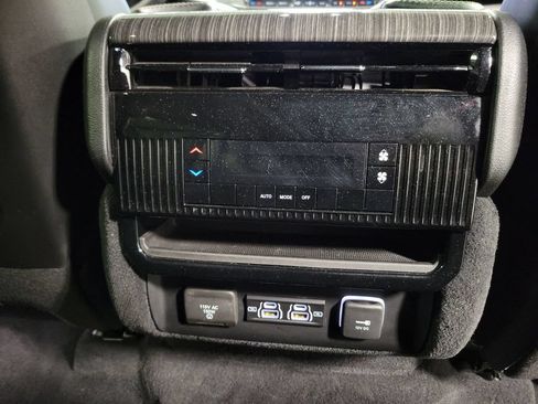 Used 2022 Jeep Wagoneer Series II AWD/4WD image 27