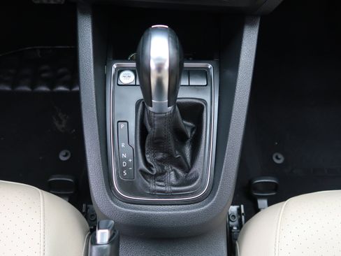Used 2017 Volkswagen Jetta SE FWD image 21