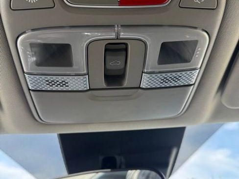 Used 2024 Kia Telluride S w/ S Sunroof Package image 9