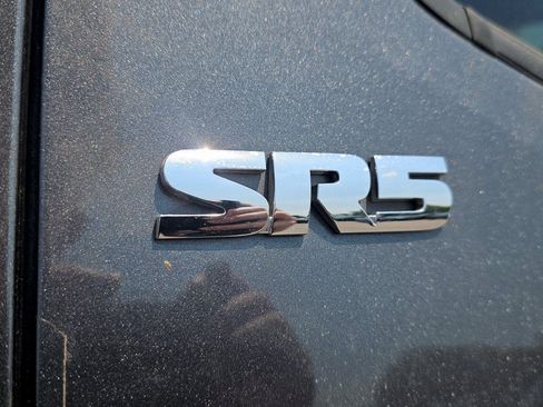 Used 2018 Toyota Tacoma SR5 RWD image 15