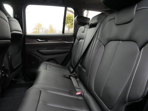 New 2025 Jeep Grand Cherokee Limited image 10