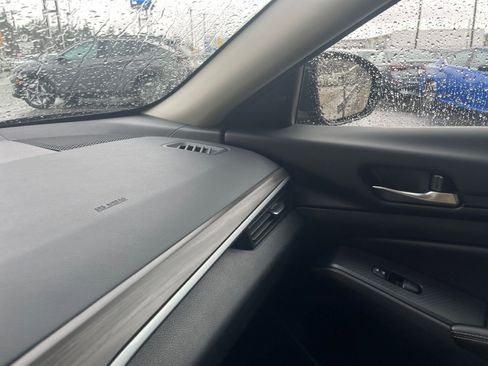 Used 2025 Nissan Altima 2.5 SV image 37