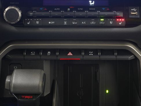 Used 2022 Toyota Tundra Limited image 16