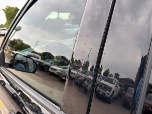 Used 2023 Ford Explorer King Ranch w/ Technology Package RWD image 8