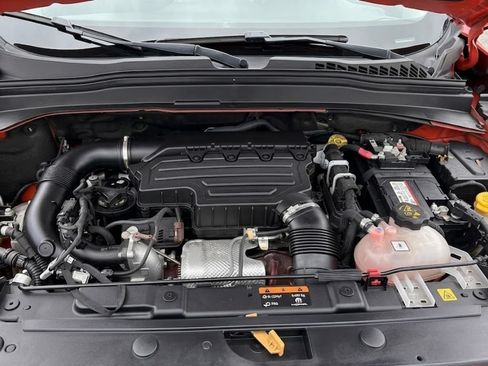 Used 2021 Jeep Renegade Latitude w/ Luxury Group II AWD/4WD image 13