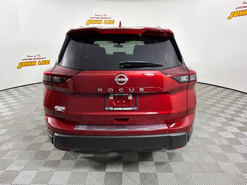 Used 2025 Nissan Rogue SV w/ SV Premium Package FWD image 4