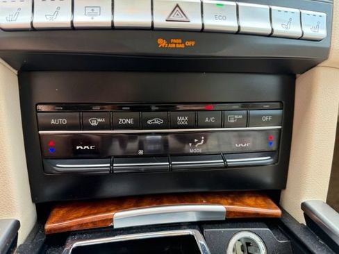 Used 2015 Mercedes-Benz E 400 Sedan image 29