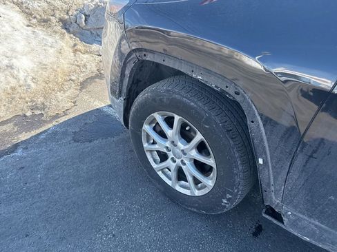 Used 2016 Jeep Cherokee Latitude image 11