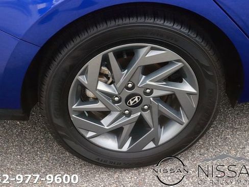 Used 2024 Hyundai Elantra SEL FWD image 8