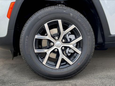 New 2025 Jeep Grand Cherokee Limited image 12