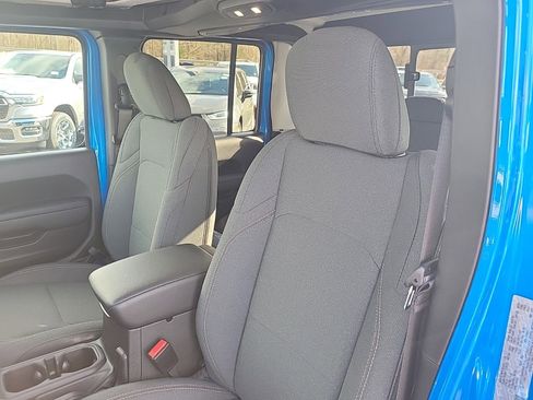 New 2025 Jeep Gladiator Sport image 22