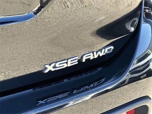 Used 2024 Toyota Highlander XSE image 32