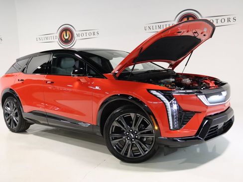 Used 2025 Cadillac Optiq Sport 2 w/ LPO, Floor Liner Package image 36