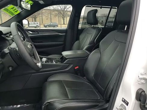 Used 2023 Jeep Grand Cherokee Overland w/ Luxury Tech Group IV image 10