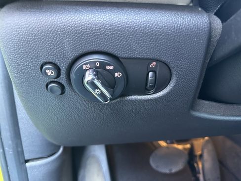 Used 2023 MINI Cooper S w/ Signature Upholstery Package image 34