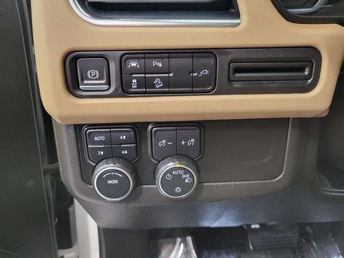 Used 2021 Chevrolet Tahoe Premier AWD/4WD image 11