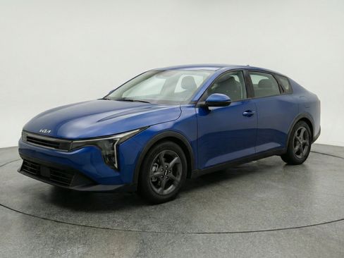 Used 2025 Kia K4 FWD image 3