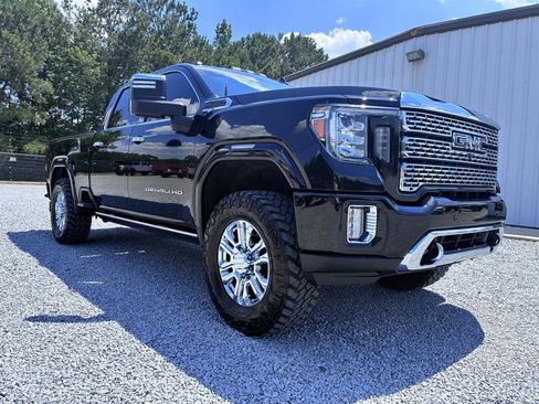 Used 2022 GMC Sierra 2500 Denali w/ Denali Black Diamond Edition AWD/4WD image 3